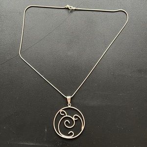 Clasp necklace